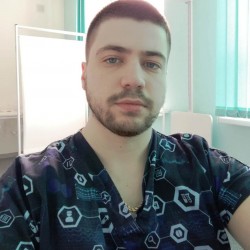 На фотографии изображён  Бабич Дмитрий Александрович