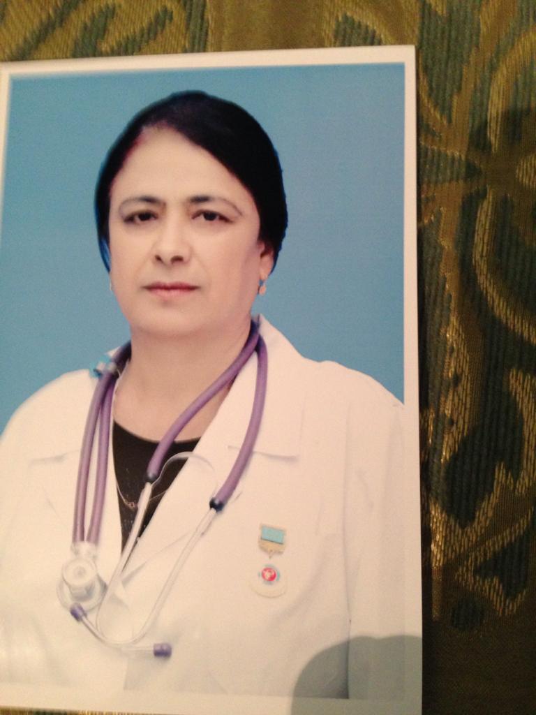 На фотографии изображён Педиатр Мавланова Назакат Тажимаметовна