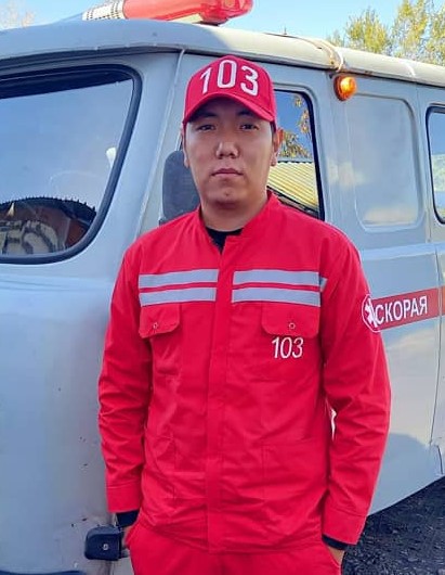 Суретте Жедел жәрдем дәрігері Курмаш Дархан Кайдарович