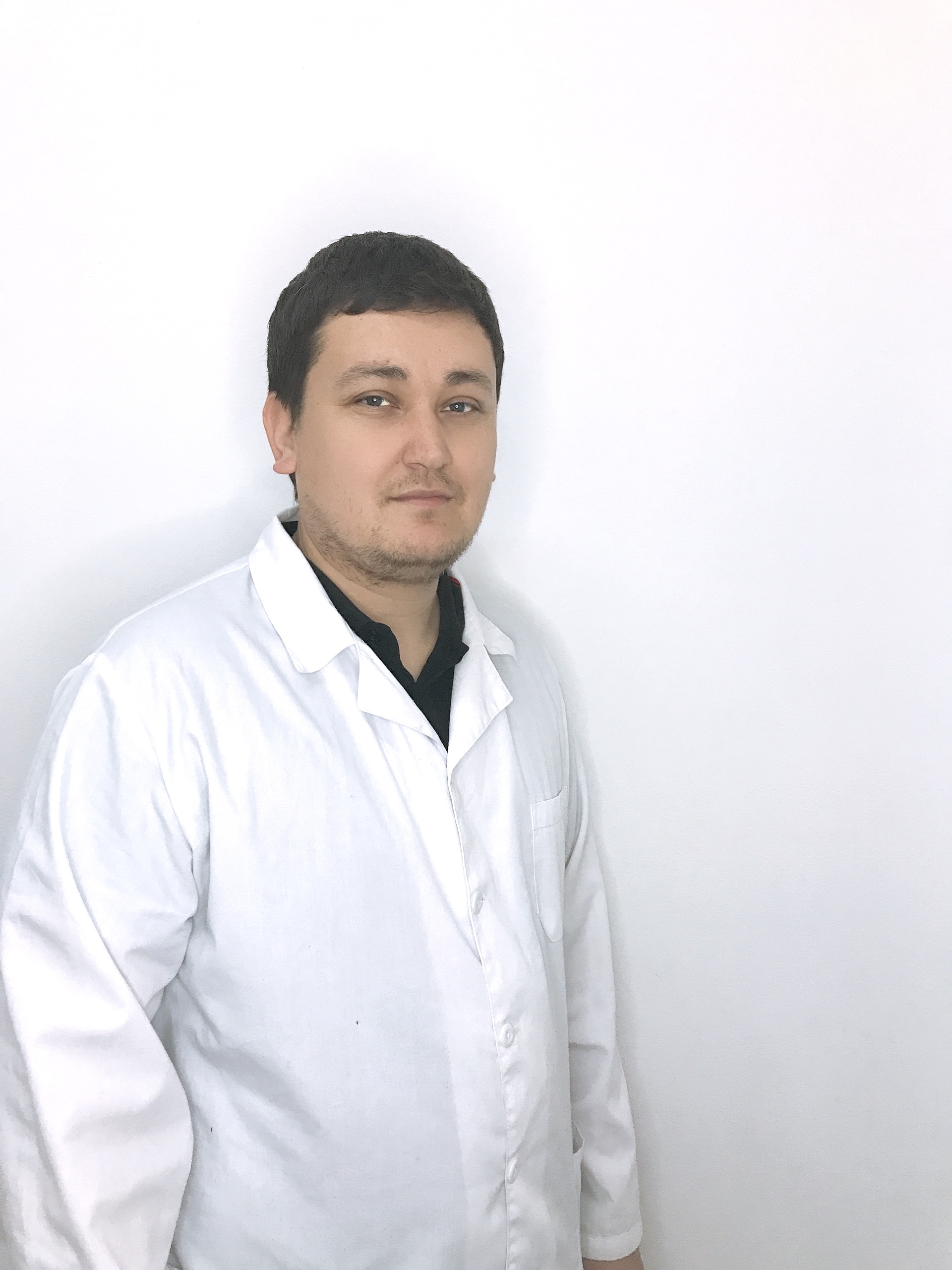 На фотографии изображён  Сейтмуратов Руслан Касимбаевич