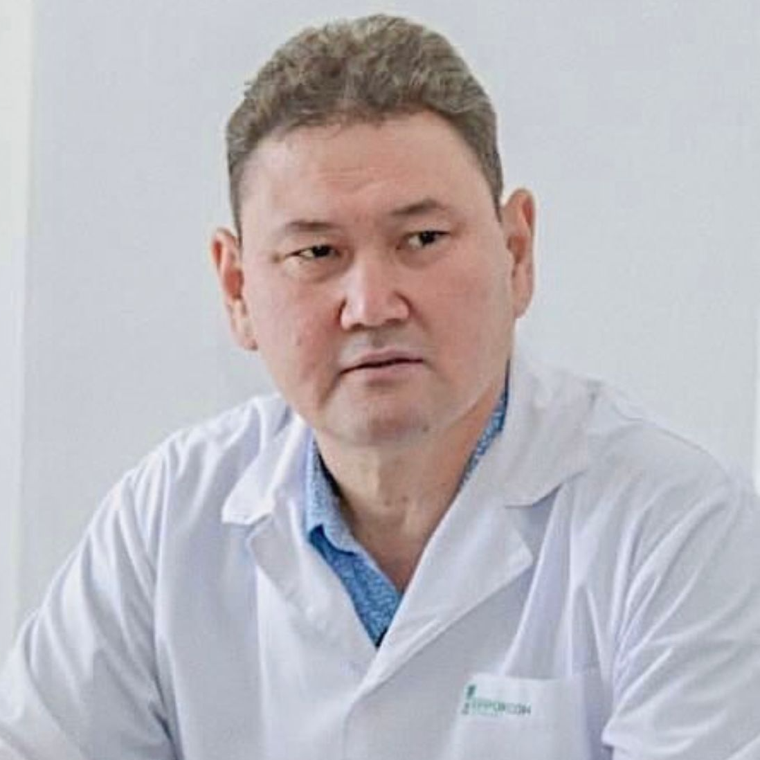 На фотографии изображён Аритмолог Омаров Бауржан Майданович