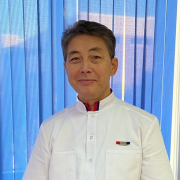 На фотографии изображён Хирург-травматолог Онгарбаев Мурат Сапарбекович