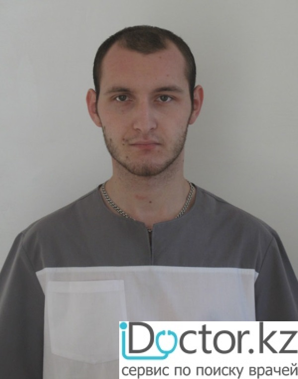 На фотографии изображён  Павлов Анатолий Игоревич