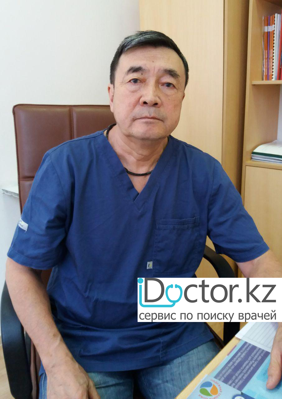 На фотографии изображён Аллерголог Нухаев Тохтар Елтаевич