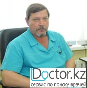 На фотографии изображён Хирург Ушаков Сергей Александрович