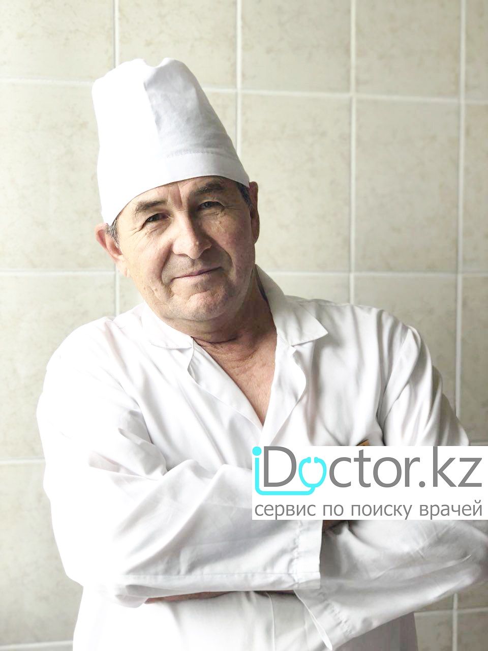 На фотографии изображён Хирург Наримбетов Махсутхан Турсунханович