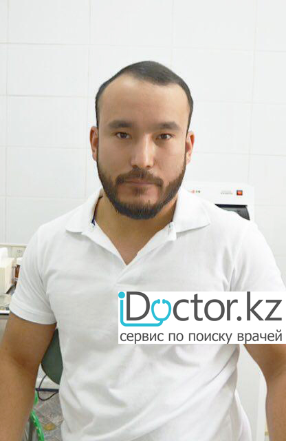 На фотографии изображён  Хайруллаев Хасан Мундашевич
