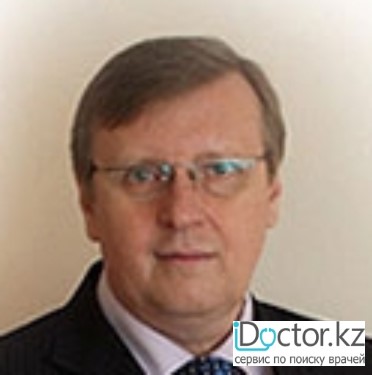 На фотографии изображён Психолог Россинский Юрий Александрович